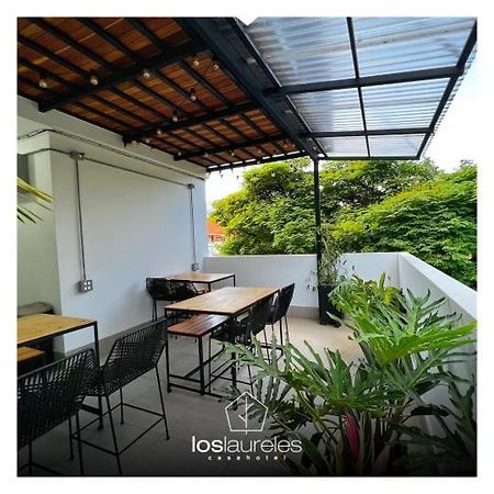 Casa Hotel Los Laureles Medellin Bagian luar foto