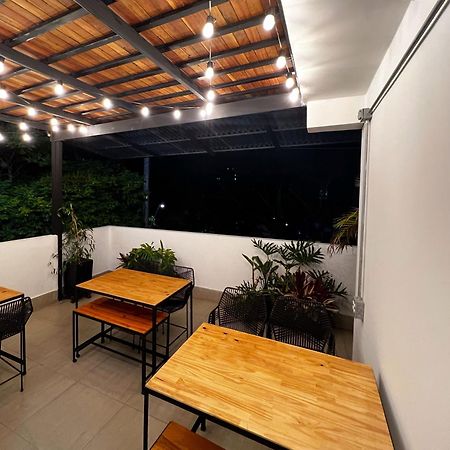 Casa Hotel Los Laureles Medellin Bagian luar foto