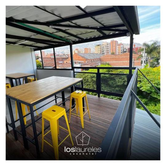 Casa Hotel Los Laureles Medellin Bagian luar foto