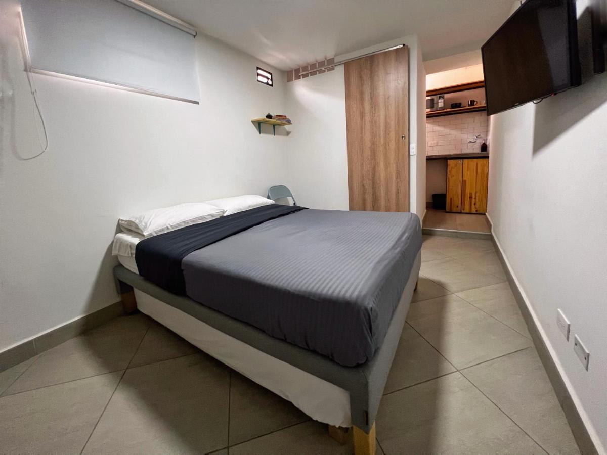 Casa Hotel Los Laureles Medellin Bagian luar foto