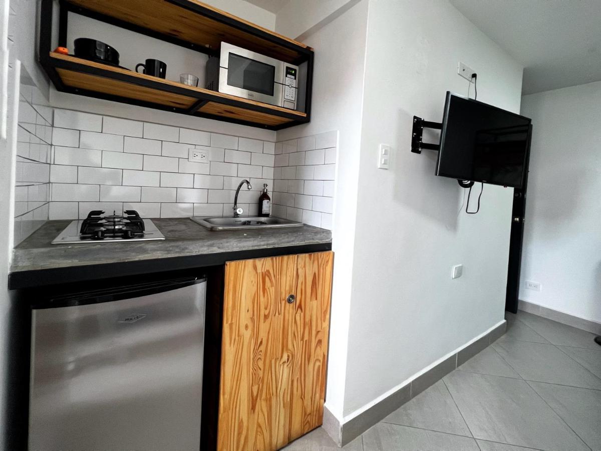 Casa Hotel Los Laureles Medellin Bagian luar foto