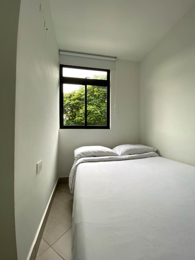 Casa Hotel Los Laureles Medellin Bagian luar foto