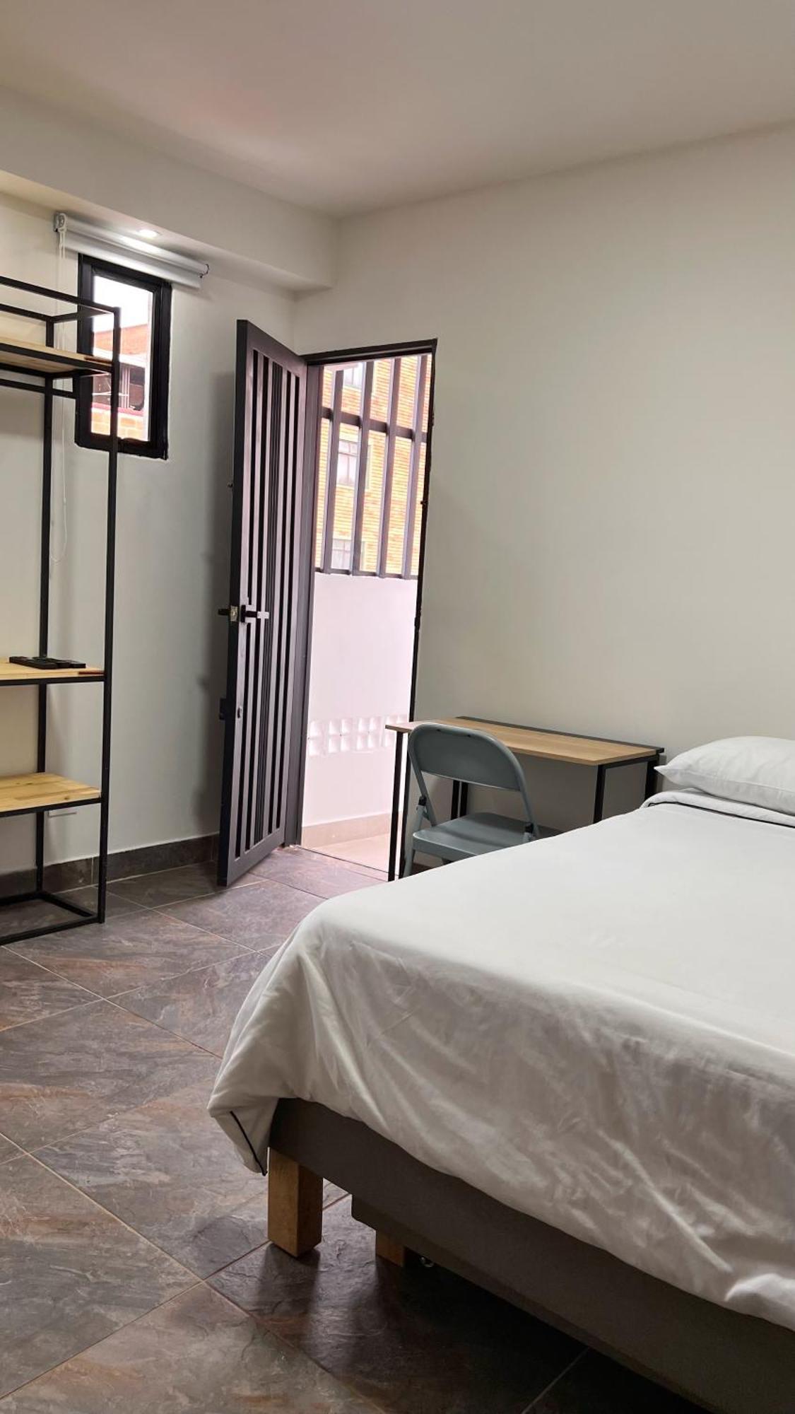 Casa Hotel Los Laureles Medellin Bagian luar foto