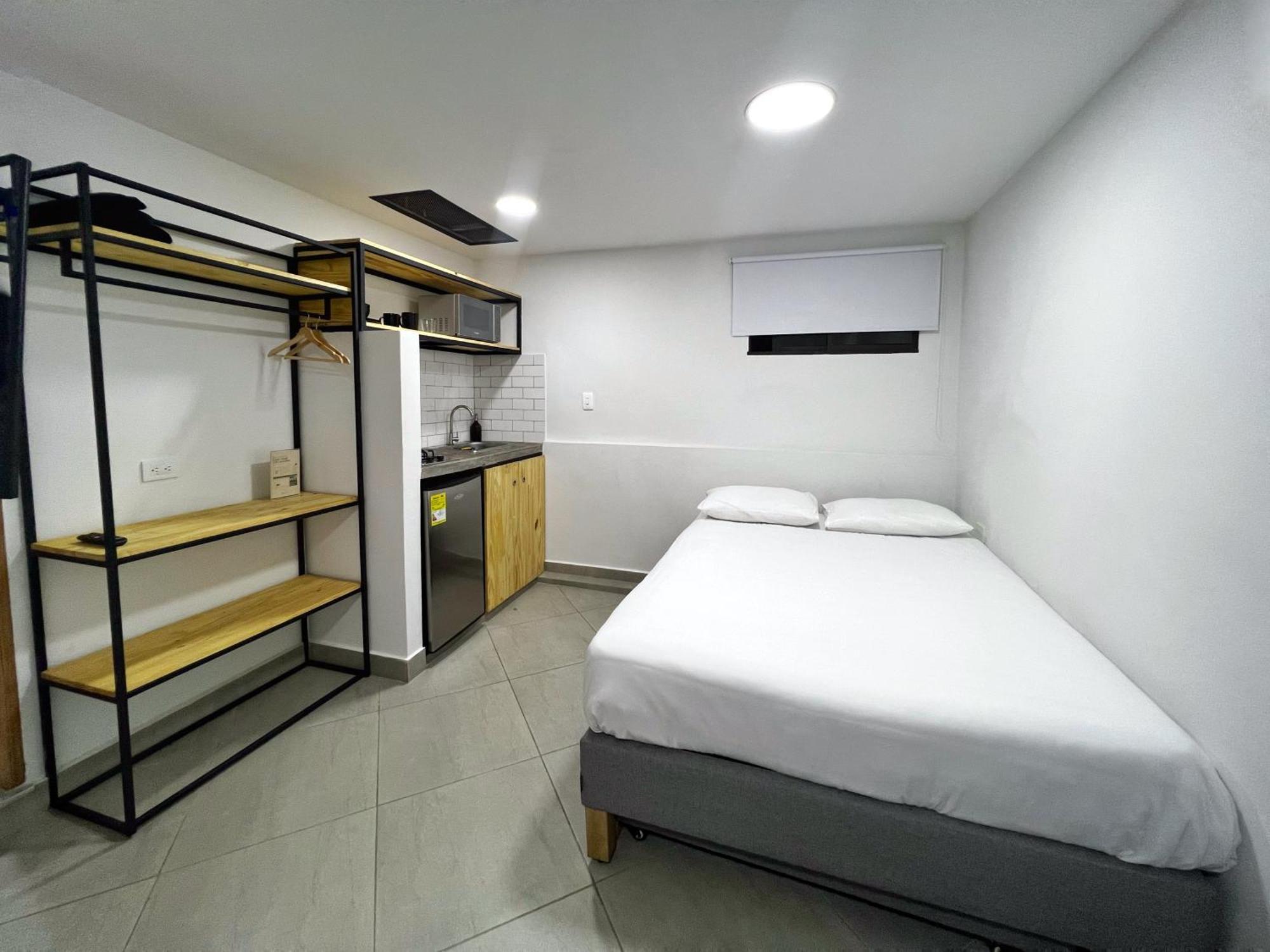 Casa Hotel Los Laureles Medellin Bagian luar foto
