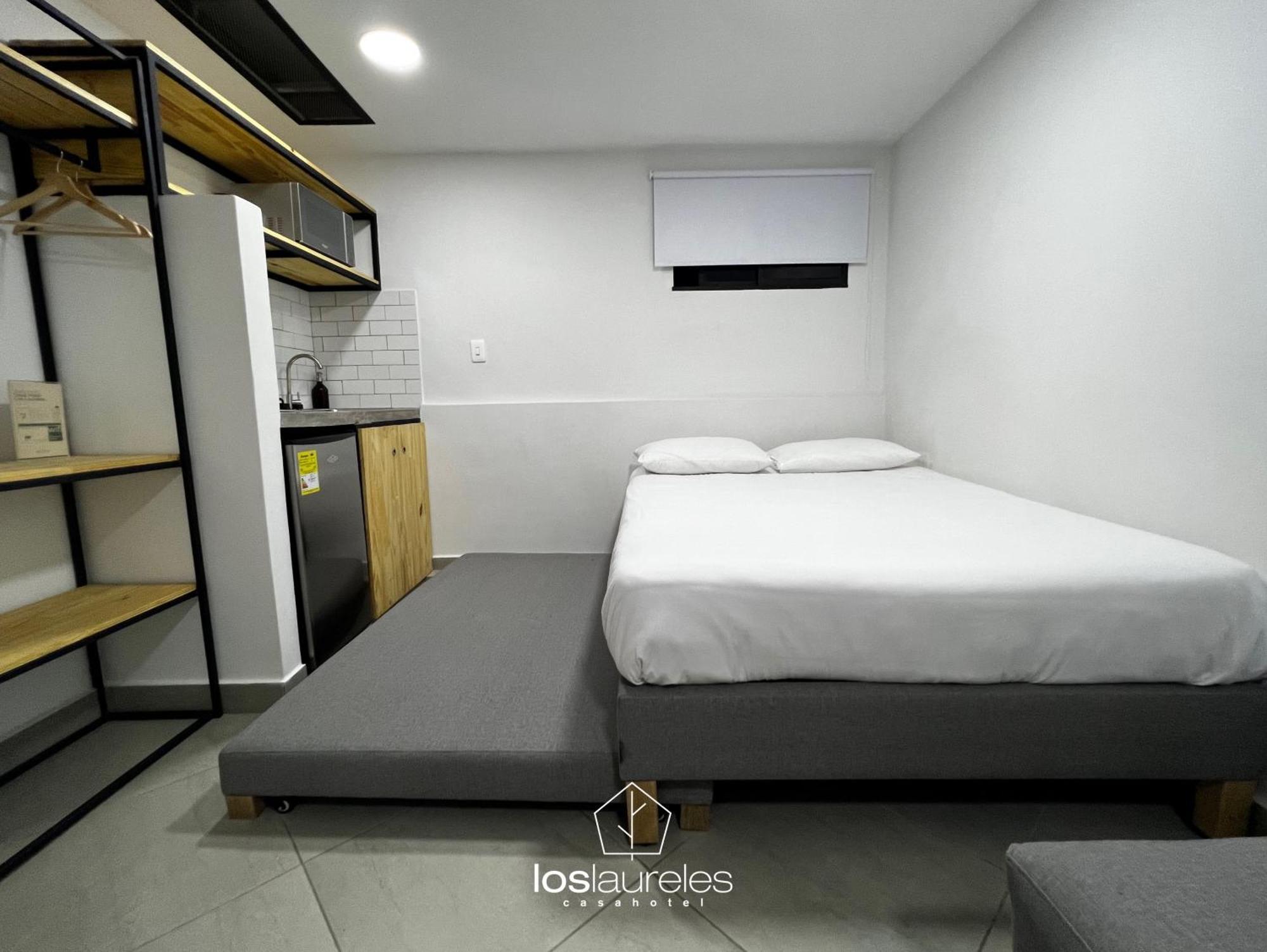 Casa Hotel Los Laureles Medellin Bagian luar foto